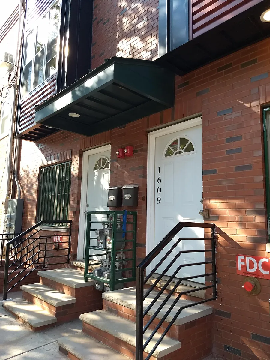 Building Photo - 1609 W Thompson St #4A