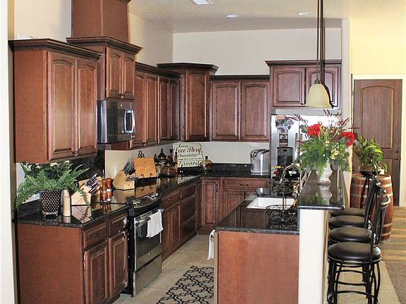 4th image of 1220 Karabella Way