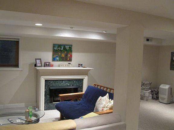 4th image of 833 W Newport Ave #N6d1wbw8z