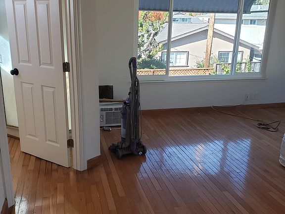 4th image of 3525 Suncrest Ave