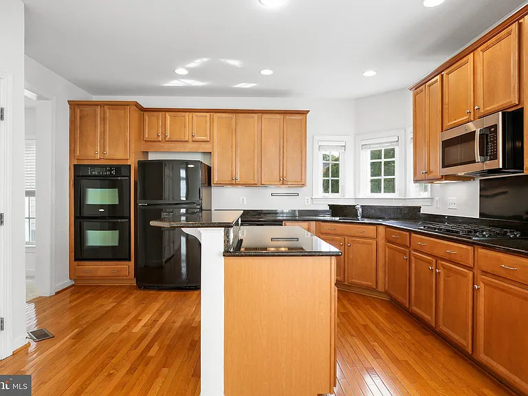 1002 Dorthea Ct — Photo 7