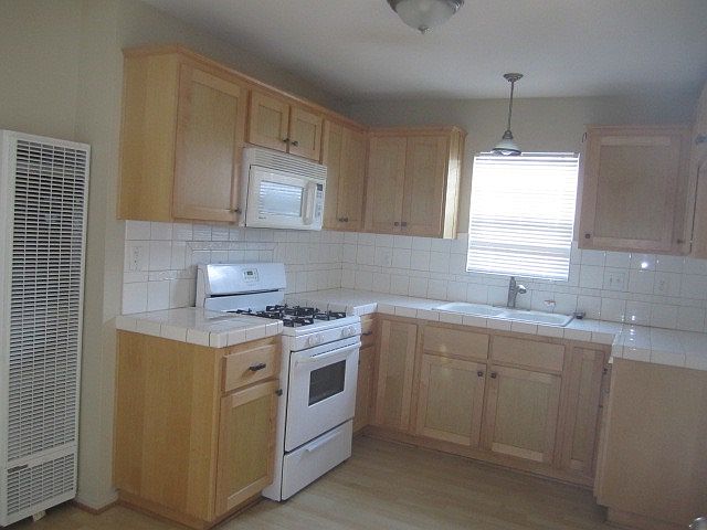 2nd image of 1014 E Washington Ave Unit E