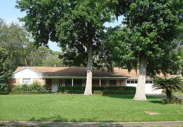 1st image of 236 Forest Dr