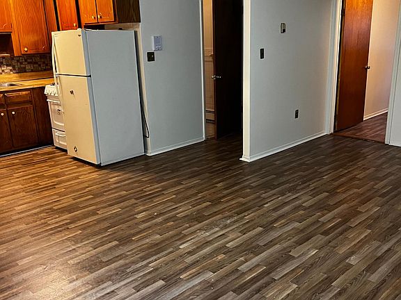 3rd image of 1025 E 226th St APT 2