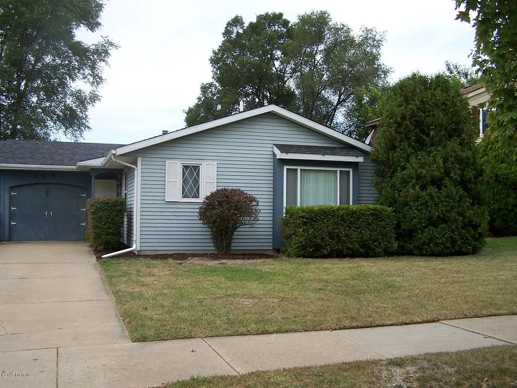 1603 Diamond Ct NE photo 1