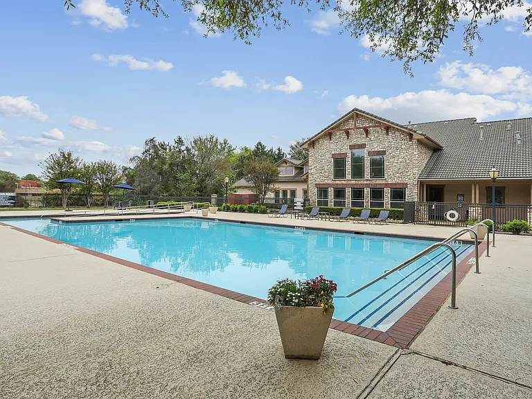 Nolen Grand Apartments — Photo 10