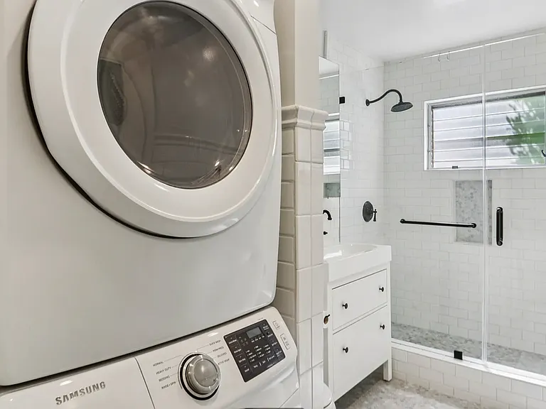 1275 Havenhurst Dr #7 — Photo 10