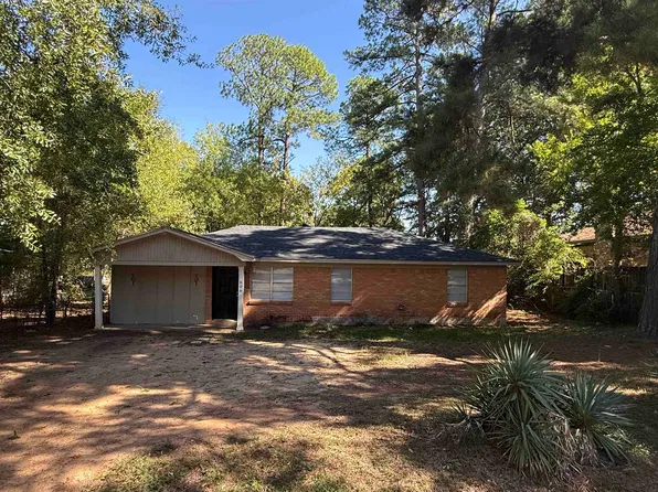 606 Rockwood Ln, Longview, TX 75604