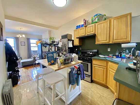 2nd image of 81 Underhill Ave APT 4L