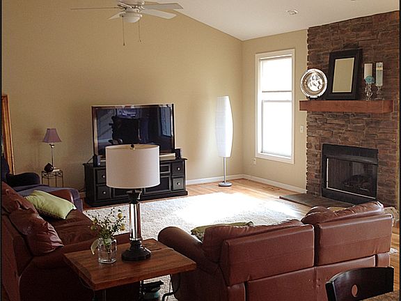 Family Room - Vaulted