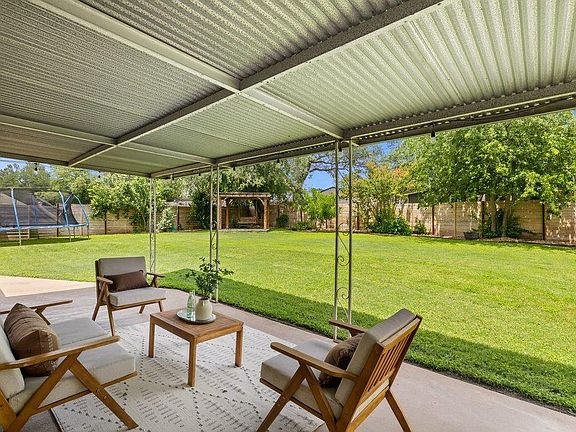 4th image of 1609 Mesquite Ln