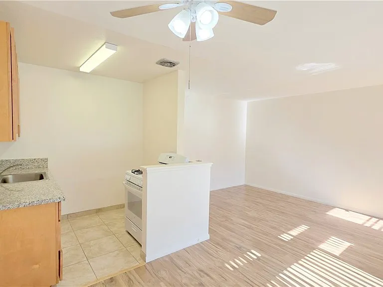 2334 E Santa Fe Ave #4 — Photo 16