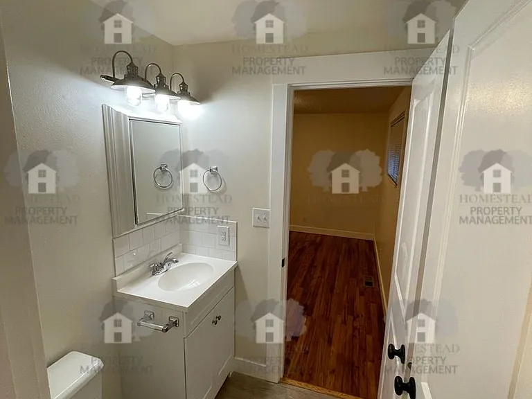 425 S 8th St — Photo 15