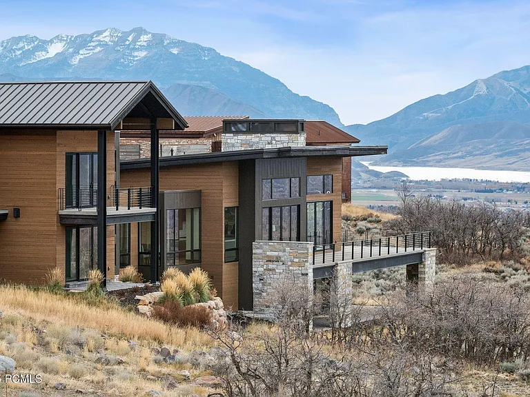 2005 Lookout Peak Cir — Photo 76