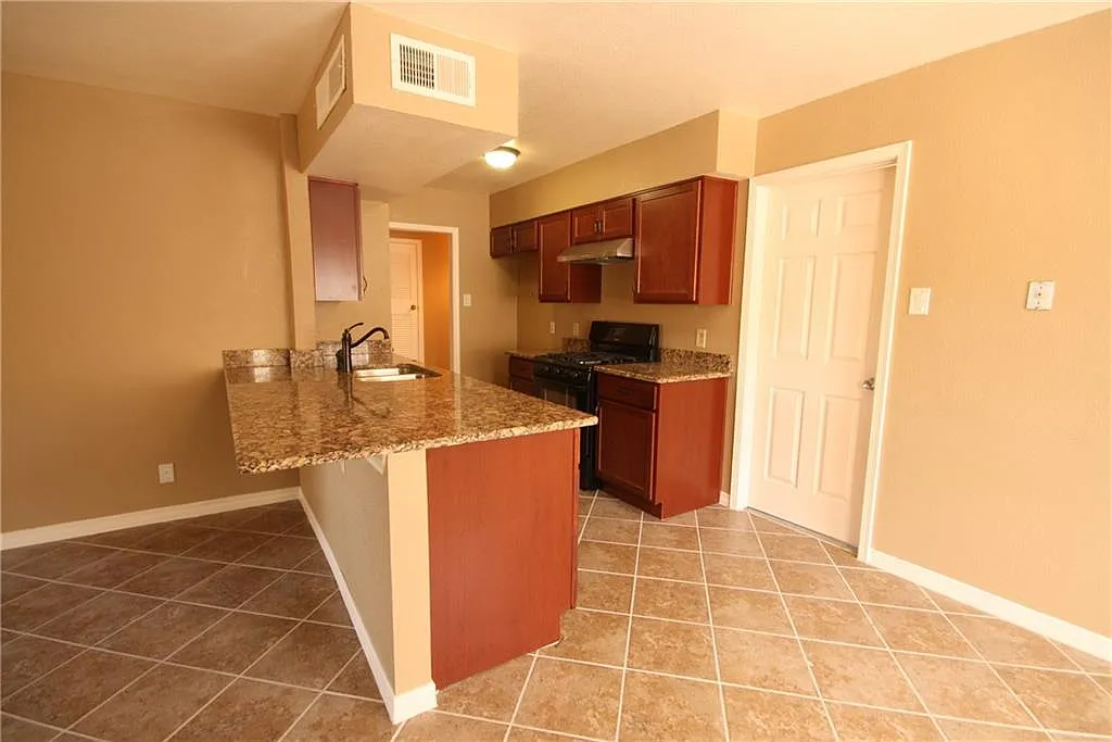 4 bed, 2.0 bath, 1536 sqft, $1,700 — Photo 4