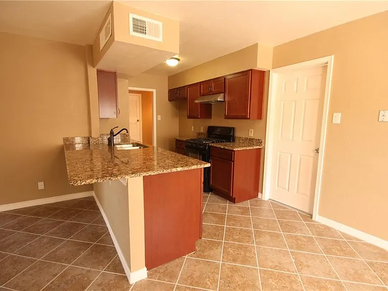 10804 Gloster Ct — Photo 4