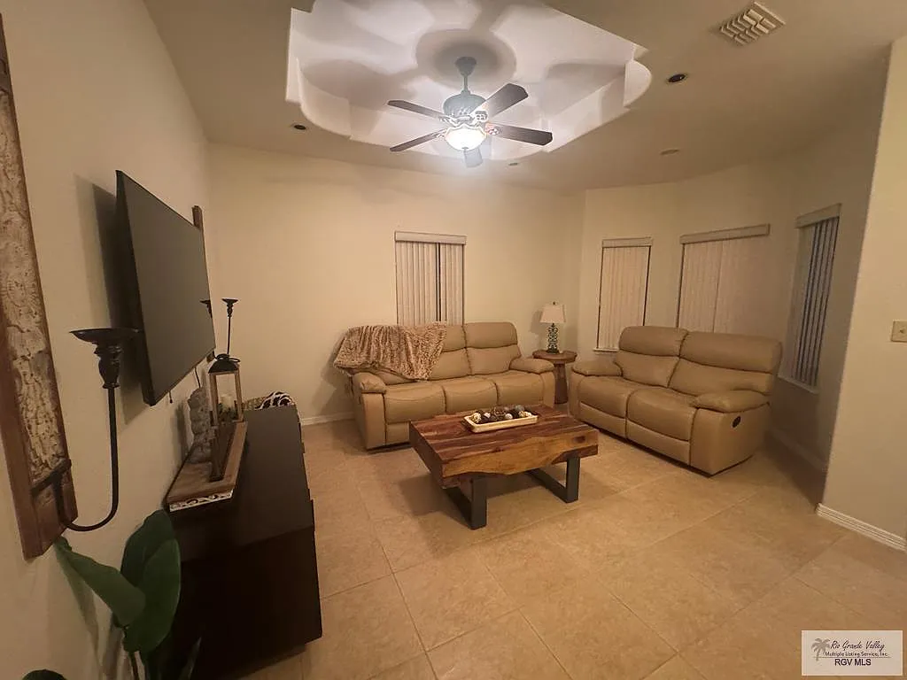 2 bed, 2.0 bath, 1011 sqft, $1,500 — Photo 2