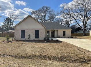 104 Moore Ave, Pelahatchie, MS 39145