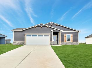 1607 N Emerald Valley Dr, Mulvane, KS 67110