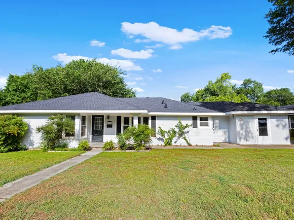 1311 Hillcrest Blvd, Gainesville, TX 76240
