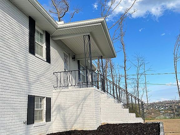 5th image of 3703 Vineyard Ln