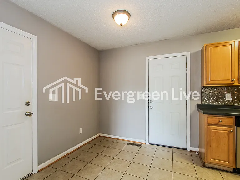 161 Buckingham Cir — Photo 4