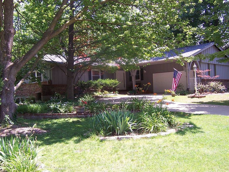 1st image of 2400 Birchview Dr