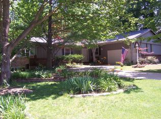 2400 Birchview Dr, Florissant, MO 63033