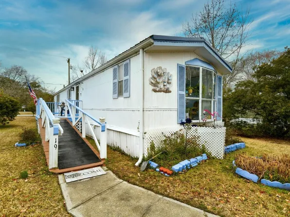 19 Crooked Island Circle, Murrells Inlet, SC 29576