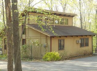 3541 High Crest Rd, Canadensis, PA 18325