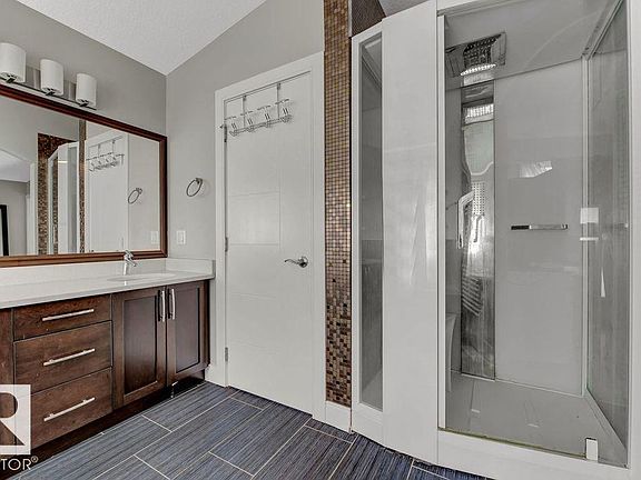 4th image of 10806 72nd Ave NW