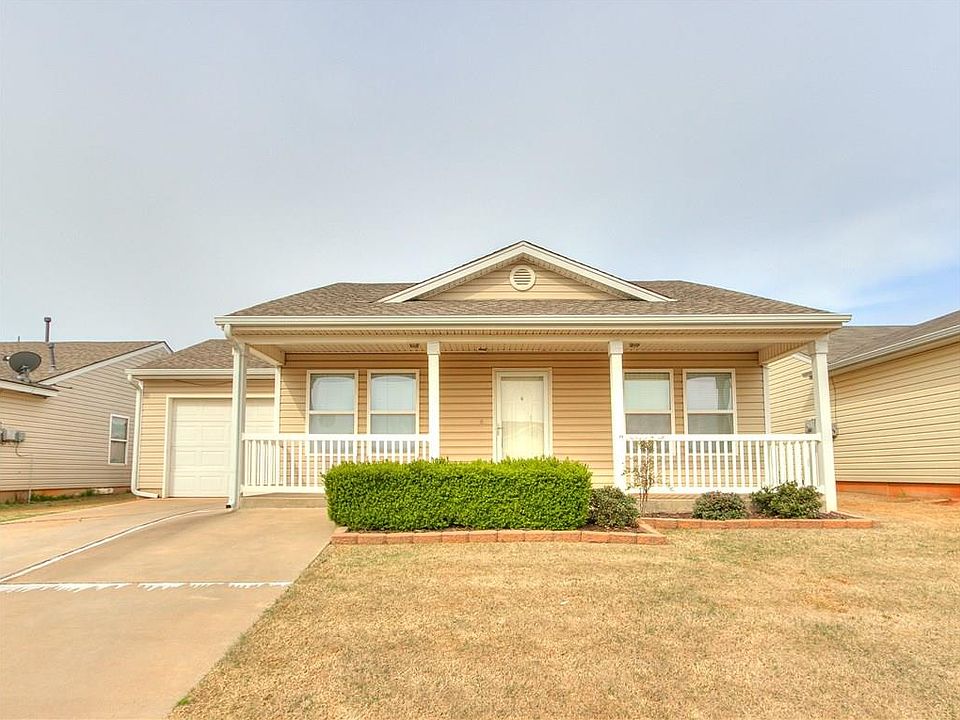 1st image of 921 Danbury Pl