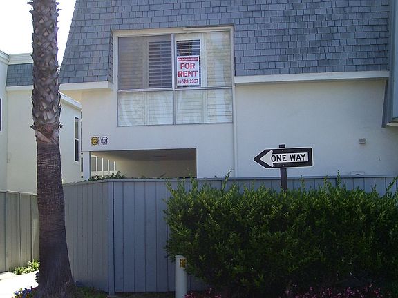 3rd image of 104 Antigua Ct