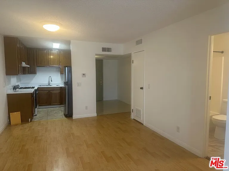 955 S Normandie Ave #103 — Photo 2