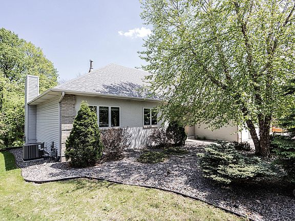 4th image of 2075 Parkview Ln