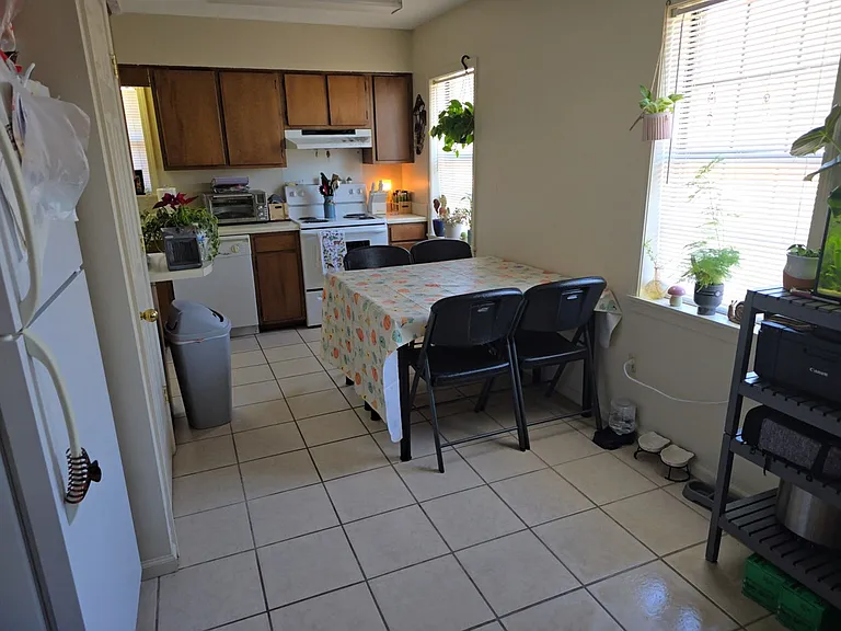 429 E Lee Blvd #2 — Photo 4
