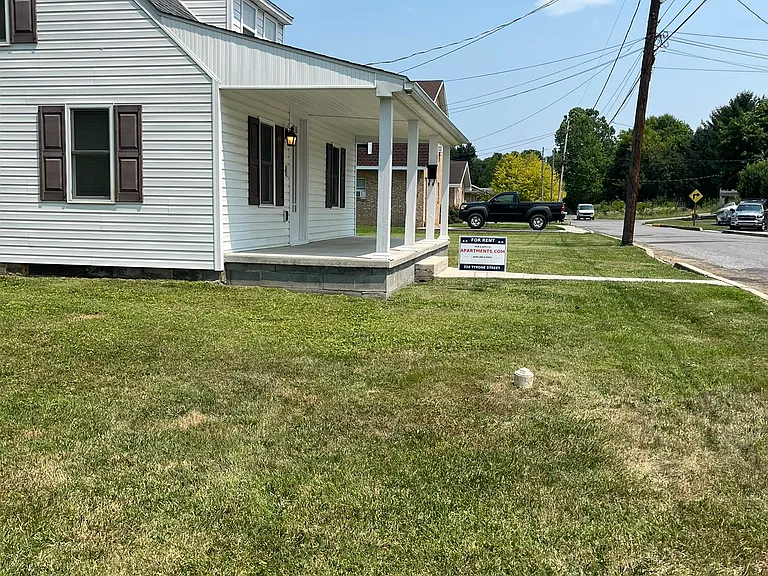 328 Tyrone St — Photo 43