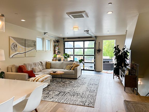 4th image of 2478 Victoria Ave #101