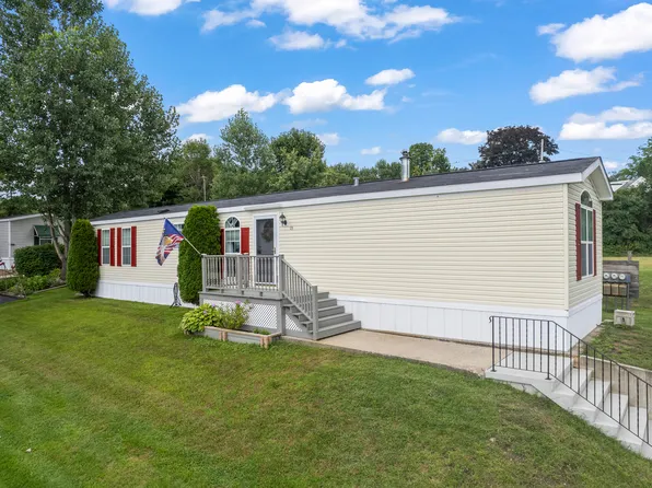 13 Mountain View Circle, Bowdoin, ME 04287