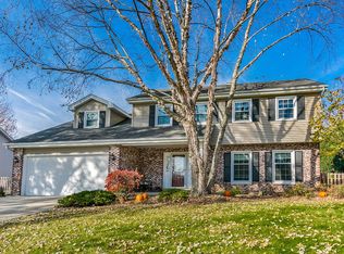 13 Dorchester Ct, Sugar Grove, IL 60554