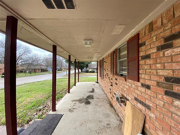 2nd image of 1305 Red Oak St
