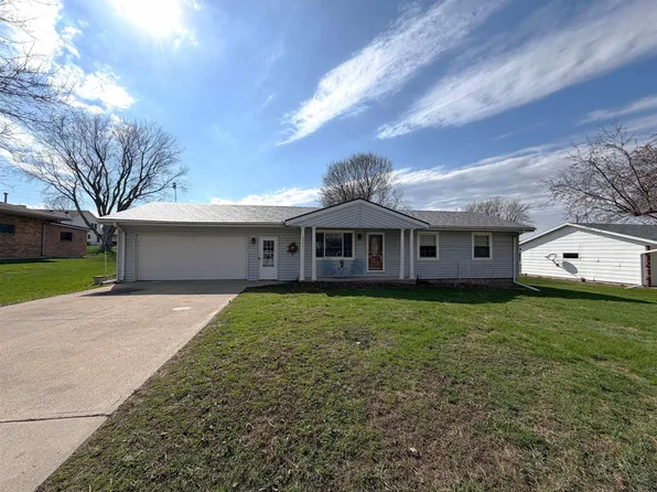 221 N 9th Ave, Sheldon, IA 51201