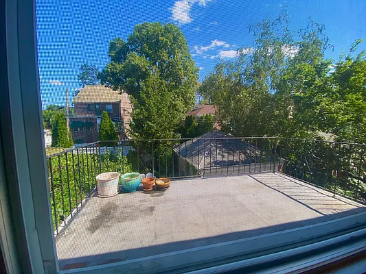 Rented by MQ Realty LLC | media 7