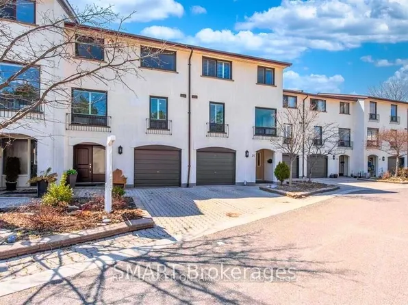 6679 Shelter Bay Rd #19, Mississauga, ON L5N 2A2