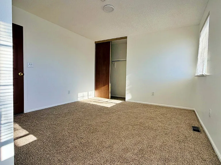 17125 E Pacific Pl — Photo 36