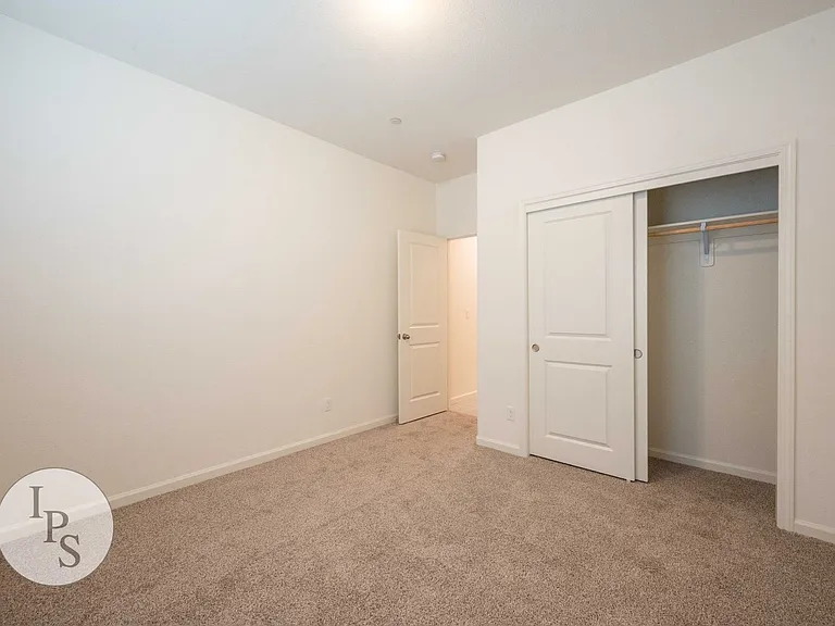 1457 Las Rosas Ave — Photo 15