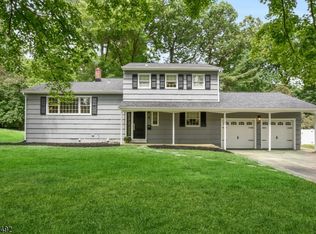 6 Tuxedo Dr, Livingston, NJ 07039