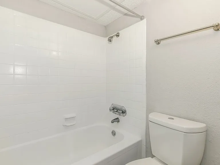 Lamar Place Apartments — Photo 13