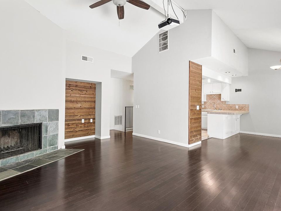 1st image of 7945 La Riviera Dr