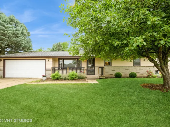 7706 Deerfield Rd, Loves Park, IL 61111